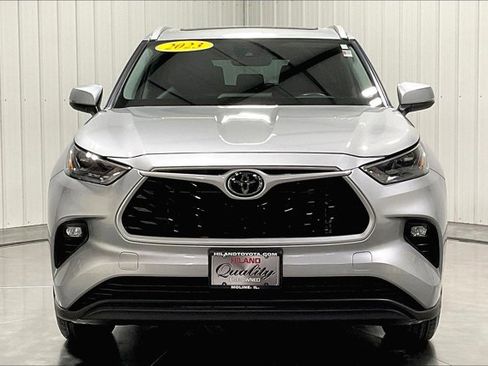 Used 2023 Toyota Highlander XLE AWD/4WD image 2