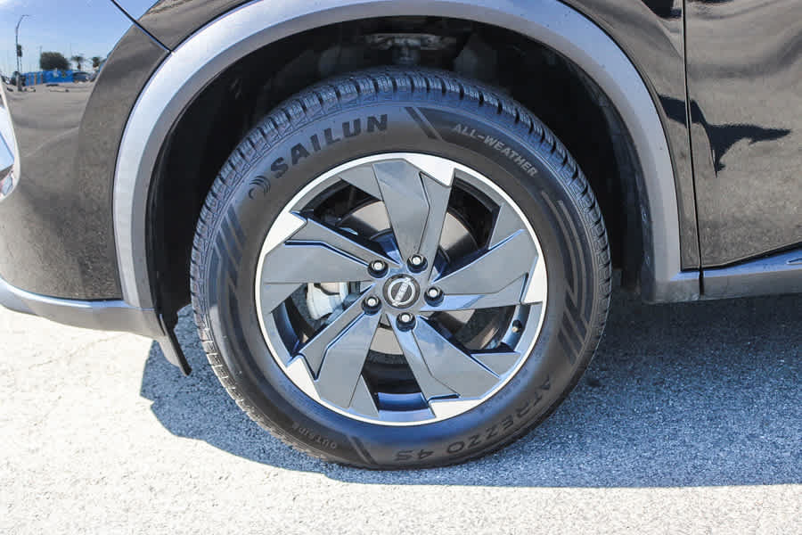 Used 2025 Nissan Rogue SV FWD image 9