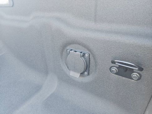 Used 2024 Nissan Frontier SV w/ SV Convenience Package image 11