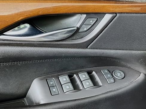 Used 2019 Cadillac Escalade Luxury AWD/4WD image 9