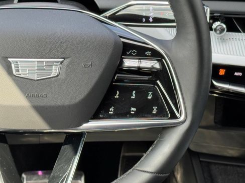 Certified 2025 Cadillac Optiq Sport 2 w/ LPO, Floor Liner Package AWD/4WD image 24
