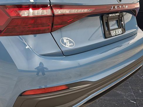 Used 2025 Volkswagen Jetta SE image 31