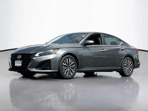 Used 2023 Nissan Altima 2.5 SV FWD image 3