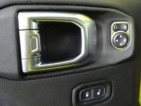 Used 2023 Jeep Wrangler Unlimited Sahara w/ Cold Weather Group image 18