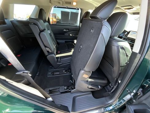 Certified 2024 Nissan Pathfinder SL w/ Lighting Package (N92) image 21