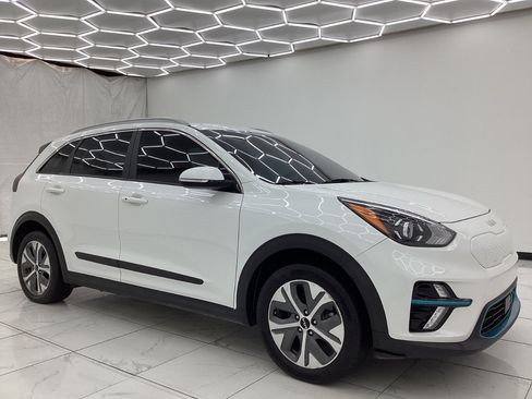 Used 2022 Kia Niro EX w/ Cold Weather Package FWD image 7