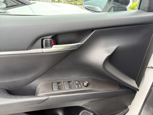 Used 2023 Toyota Camry SE w/ Cold Weather Package FWD image 14