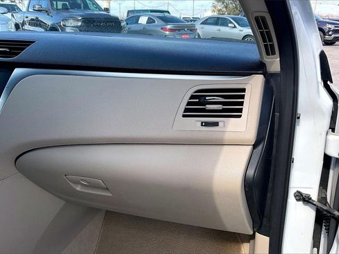 Used 2011 Suzuki Kizashi S image 21