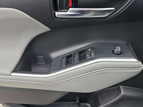 Used 2023 Toyota Highlander XLE image 30