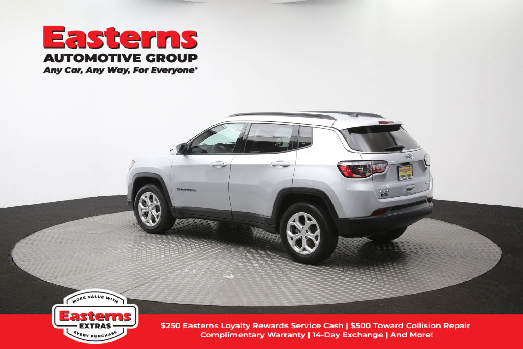 Used 2024 Jeep Compass Latitude AWD/4WD image 64