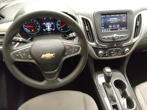Used 2020 Chevrolet Equinox LS FWD image 22