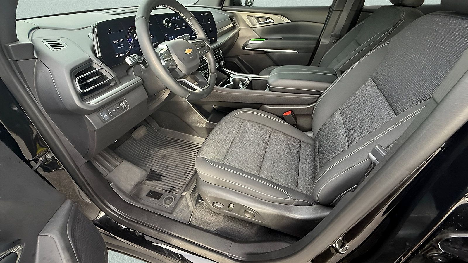 Used 2025 Chevrolet Traverse LT w/ Sun and Wheel Package AWD/4WD image 15