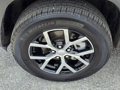 Used 2025 Jeep Grand Cherokee Limited w/ Luxury Tech Group II image 45