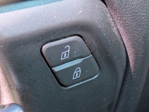 Used 2020 Chevrolet Silverado 1500 Custom w/ Custom Value Package image 27