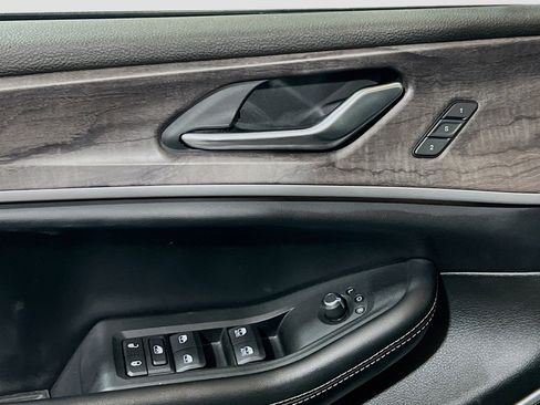 Used 2022 Jeep Grand Cherokee L Limited image 13