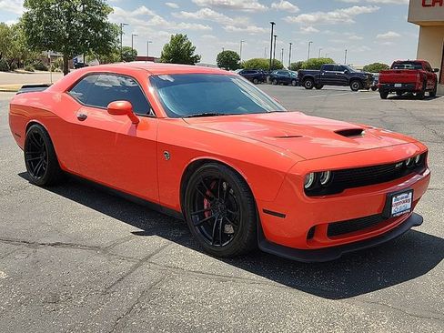 Used 2016 Dodge Challenger SRT Hellcat RWD image 6