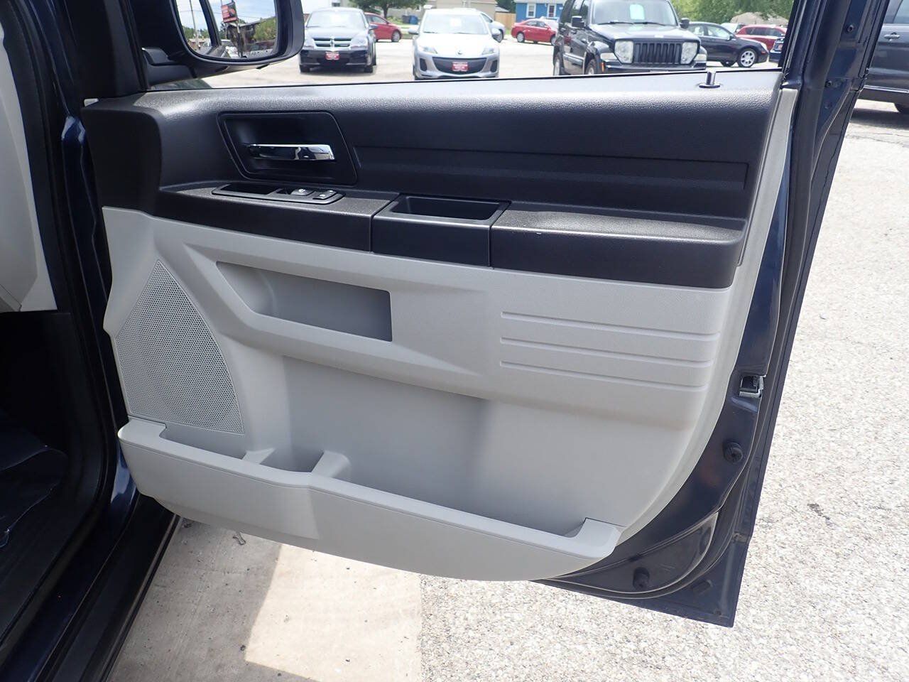 Used 2008 Dodge Grand Caravan SE FWD image 29