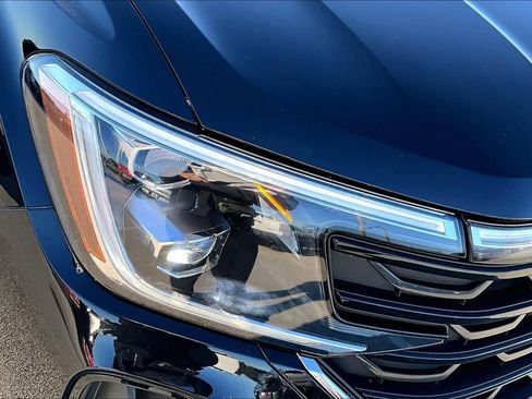 Used 2025 Volkswagen Atlas Cross Sport SE image 28