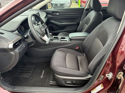 Used 2025 Nissan Altima 2.5 SV FWD image 21