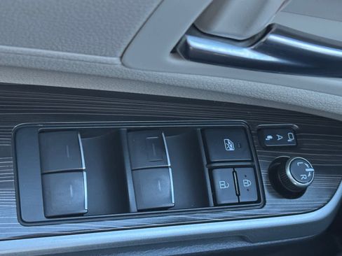 Used 2022 Toyota Sienna Platinum image 19