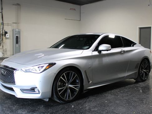 Used 2017 INFINITI Q60 3.0t w/ Premium Plus Package 3.0T RWD image 8
