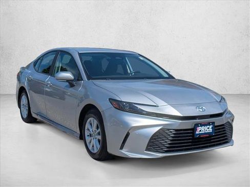 Used 2025 Toyota Camry LE FWD image 3