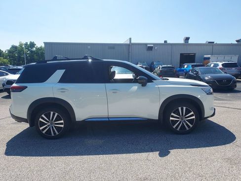 Used 2023 Nissan Pathfinder Platinum AWD/4WD image 12