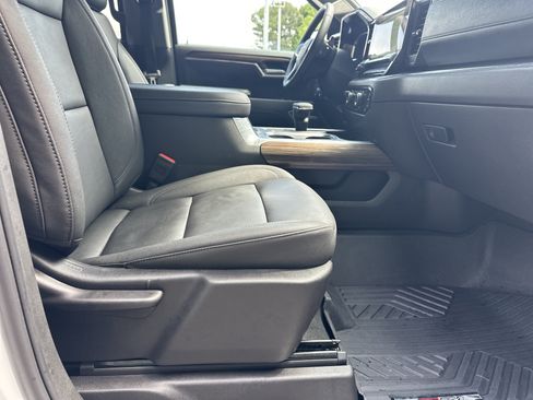 Used 2025 Chevrolet Silverado 1500 LT Trail Boss w/ Convenience Package II AWD/4WD image 21