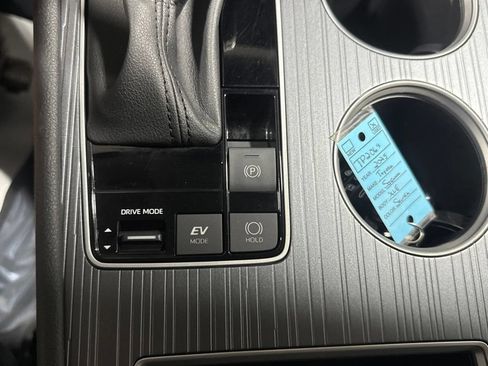 Used 2025 Toyota Sienna XLE FWD image 24