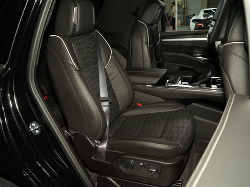 Used 2026 Cadillac Escalade V AWD/4WD image 27