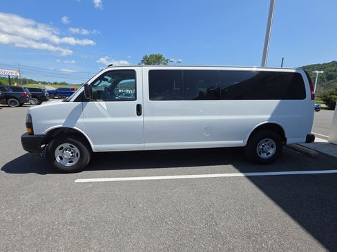 Used 2024 Chevrolet Express 3500 LS RWD image 7