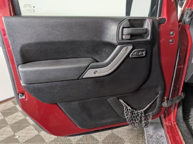 Used 2011 Jeep Wrangler Unlimited Sahara AWD/4WD image 10