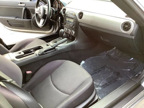 Used 2009 MAZDA MX-5 Miata Sport image 25