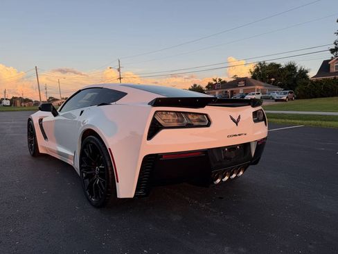 Used 2015 Chevrolet Corvette Z06 w/ 2LZ Preferred Equipment Group RWD image 3