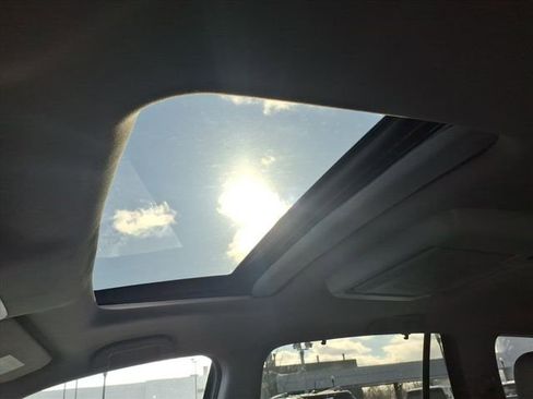 Used 2021 Honda Pilot Touring image 16