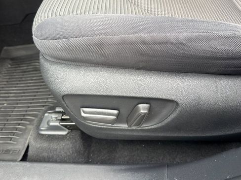 Used 2021 Toyota Highlander LE AWD/4WD image 14