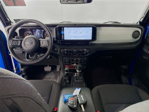Used 2025 Jeep Gladiator Sport AWD/4WD image 21