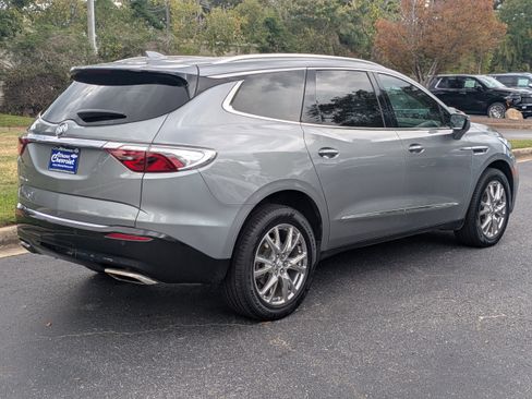 Used 2023 Buick Enclave Essence w/ Experience Buick Package image 4