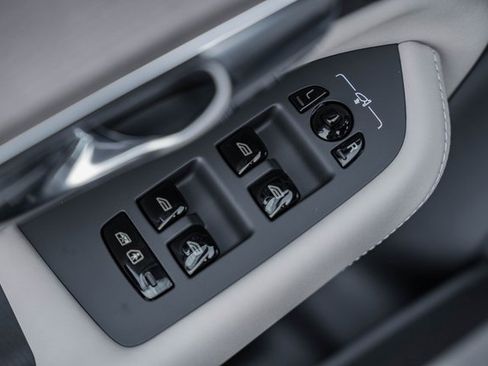 New 2026 Volvo XC90 B6 Plus w/ Protection Package Premier image 40