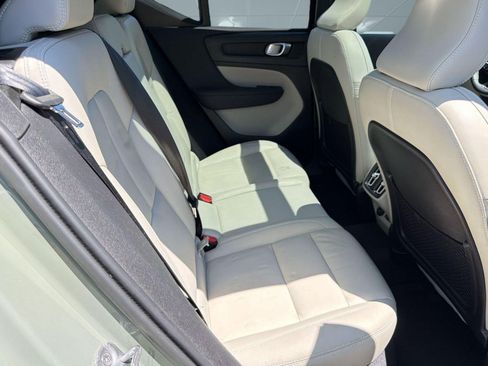 Certified 2023 Volvo XC40 B5 Ultimate w/ Protection Package Premier AWD/4WD image 30