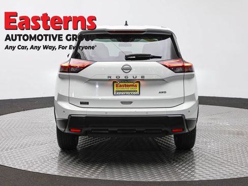 Used 2024 Nissan Rogue S AWD/4WD image 6