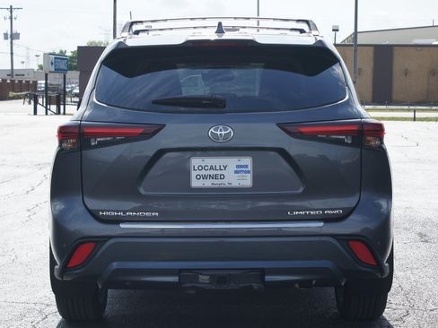Used 2025 Toyota Highlander Limited AWD/4WD image 3