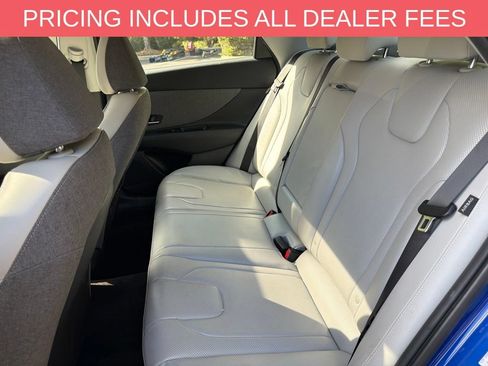 Used 2025 Hyundai Elantra Limited FWD image 8