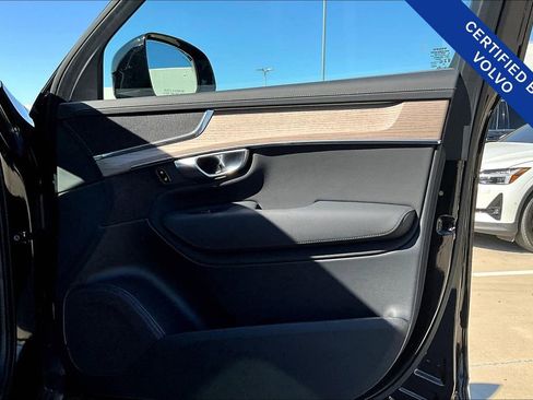 Used 2025 Volvo XC90 B6 Plus image 25