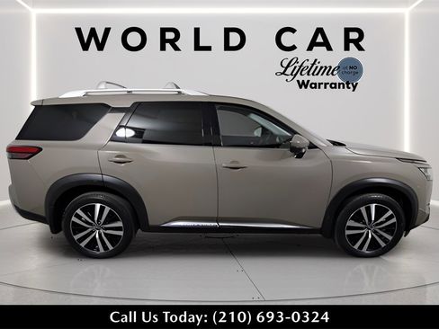 Used 2024 Nissan Pathfinder Platinum image 8