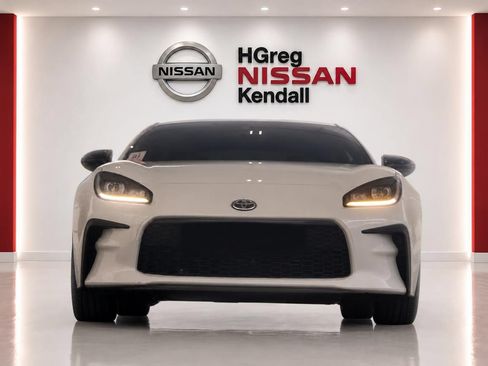 Used 2025 Toyota GR86 Premium RWD image 5