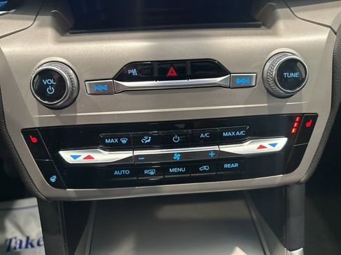 Used 2024 Ford Explorer XLT w/ Equipment Group 202A image 20