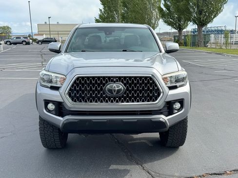 Used 2018 Toyota Tacoma TRD Off-Road AWD/4WD image 2