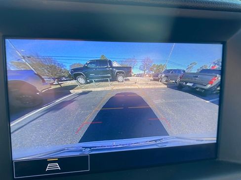 Used 2023 GMC Terrain SLT image 30