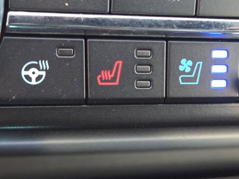 Used 2021 Ford F150 Lariat w/ Equipment Group 502A High AWD/4WD image 7